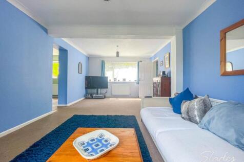 103 Meadway lounge 3