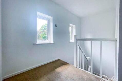 103 Meadway landing