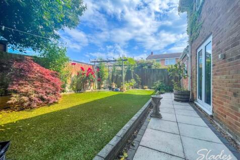 103 Meadway garden m