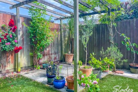 103 Meadway garden 4