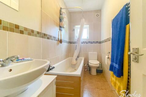 2 Ravenscourt bathro