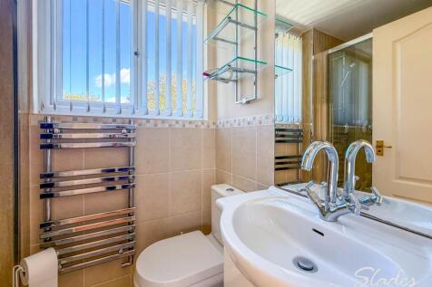 SHOWER ROOM (2)