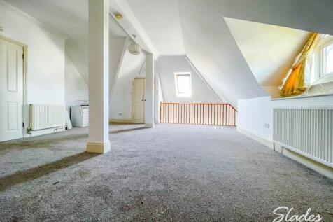 9 carlton master bed