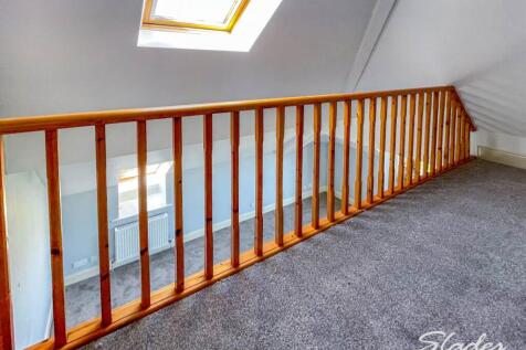 9 carlton master bed