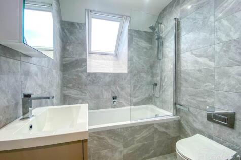 Flat 8 Bathroom