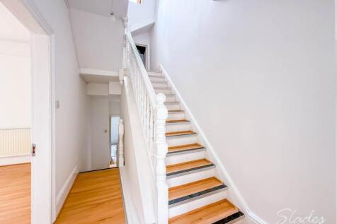 1ST FLOOR LANDING