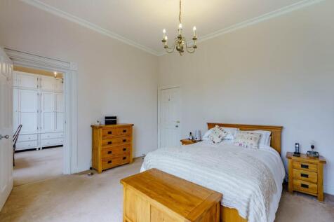 8483175-interior32