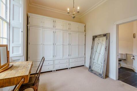 8483175-interior33
