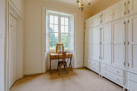 8483175-interior34