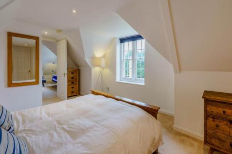 8483175-interior48