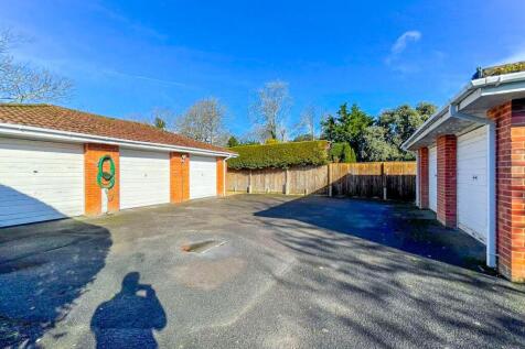 5 sea view garages 