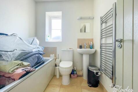 43 Grange bathroom 