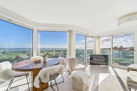 8 studland lounge 3