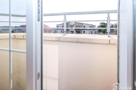 9 pebbles balcony