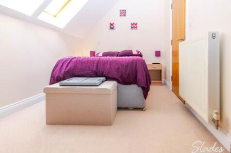 9 pebbles master bed