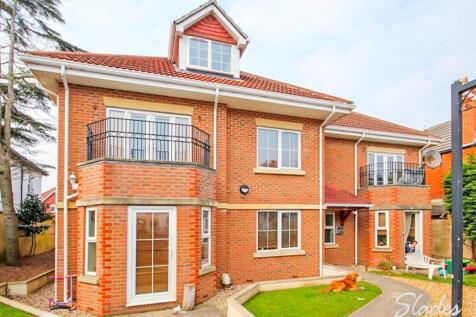 6 Priory Court Front