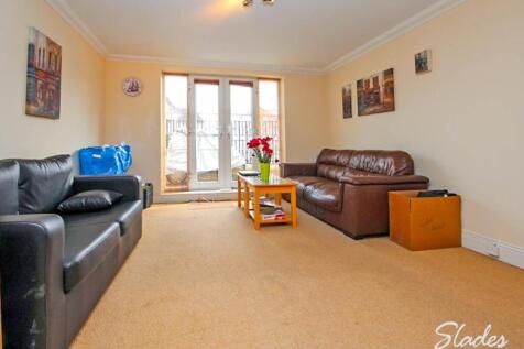 6 Priory Court Loung