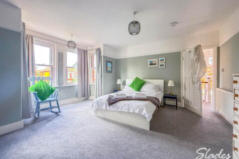 BEDROOM 1 (2)