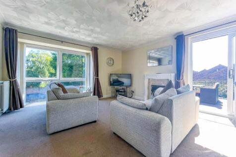 9 riverslea lounge 1