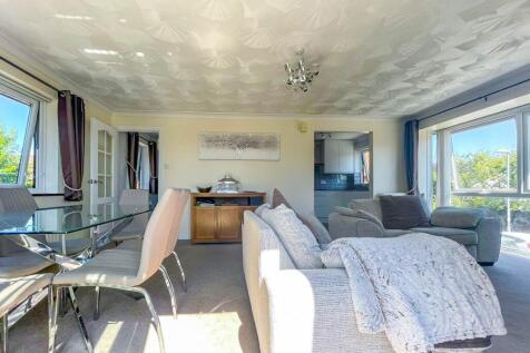 9 riverslea lounge 3