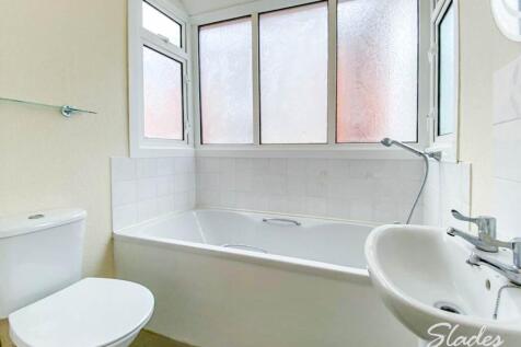 21 Roberts Bathroom