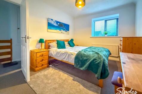 BEDROOM 1 (2)