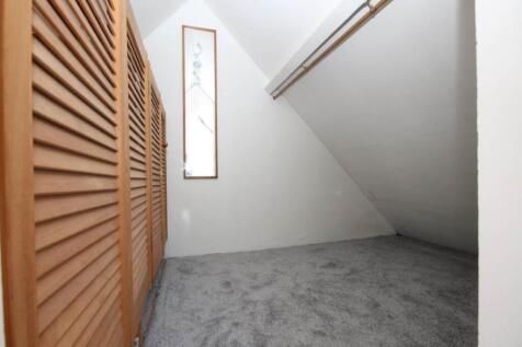 WALK IN WARDROBE 