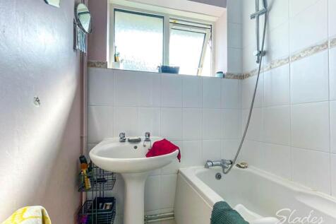 1b hampden lane bath