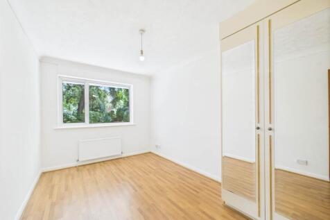 2 grosvenor court se
