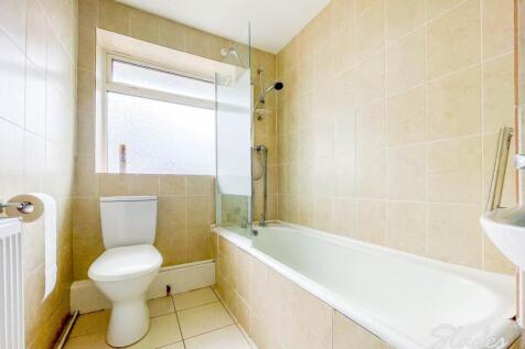 30 Wentworth bathroo
