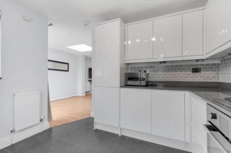 1 croyde kitchen 3