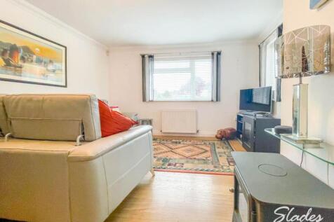 1 Avenue Court loung