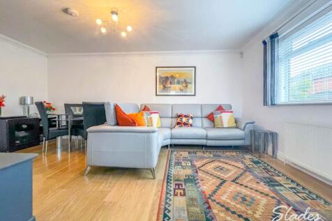 1 Avenue Court loung
