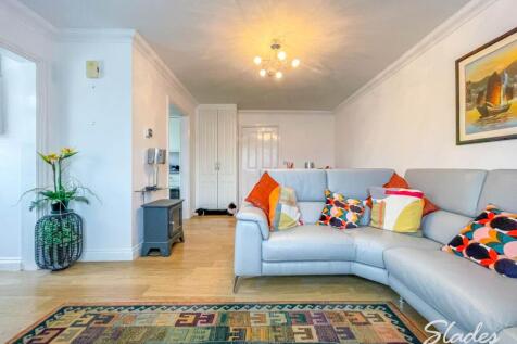 1 Avenue Court loung