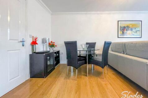 1 Avenue court dinin