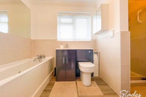 1 Avenue Court bathr