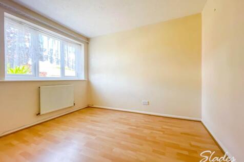 43 Le Pat second bed