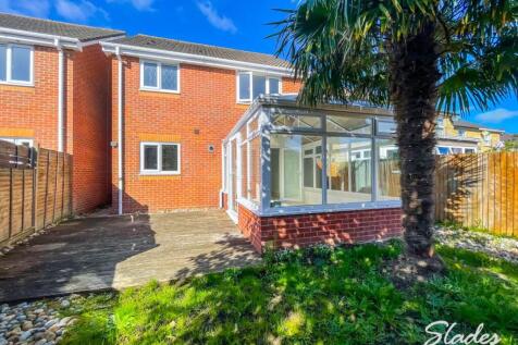 43 Le pat back of ho