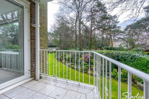 28 lindsay balcony 2