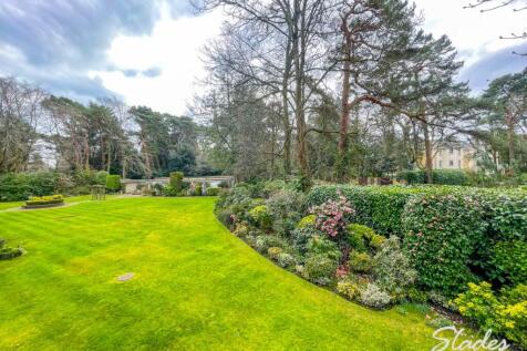 28 lindsay com garde