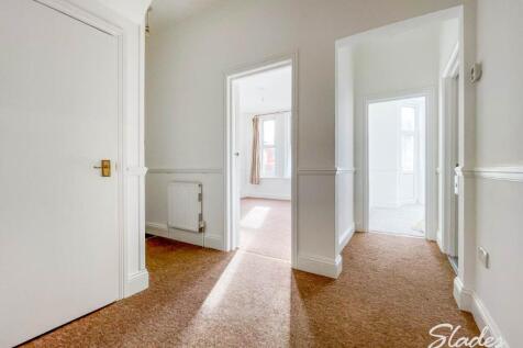 46 Parkwood Road hal