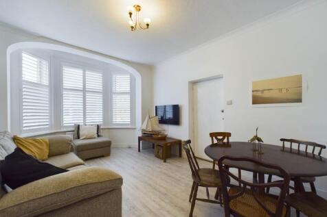 6 griffin lounge mai