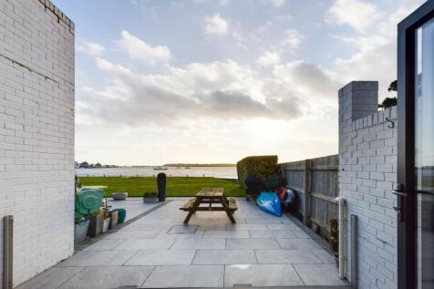 1 smug garden and vi