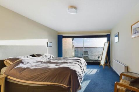 1 smug master bedroo