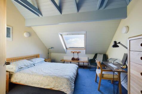 1 smug top floor bed