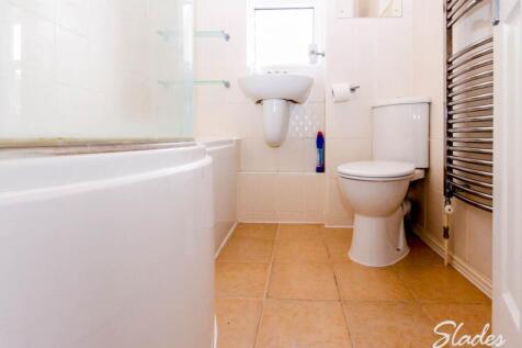 39 Le Pat Close bath