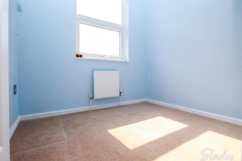 39 Le Pat Close thir