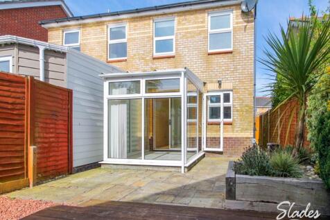 39 Le Pat Close back