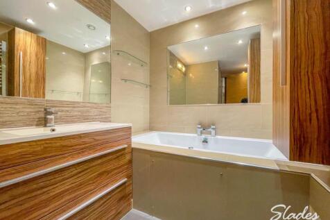 3 seacliff court bat