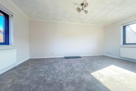 8 the courtyard loun